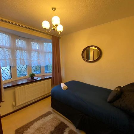 Serene 4Br In Harborne Close To Qe Hospital, Harborne Centre Бирмингам Екстериор снимка