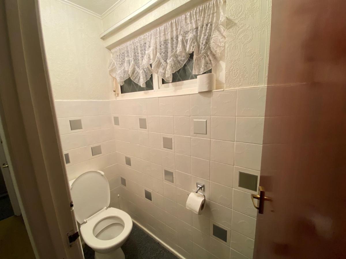 Serene 4Br In Harborne Close To Qe Hospital, Harborne Centre Бирмингам Екстериор снимка