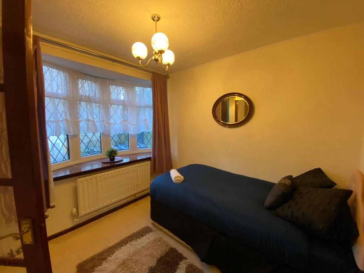 Serene 4Br In Harborne Close To Qe Hospital, Harborne Centre Бирмингам Екстериор снимка