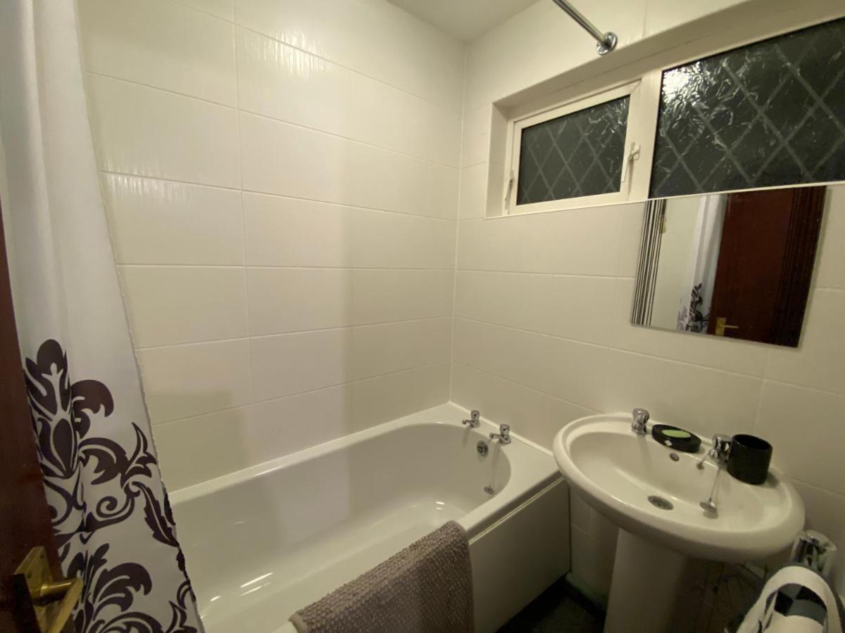 Serene 4Br In Harborne Close To Qe Hospital, Harborne Centre Бирмингам Екстериор снимка